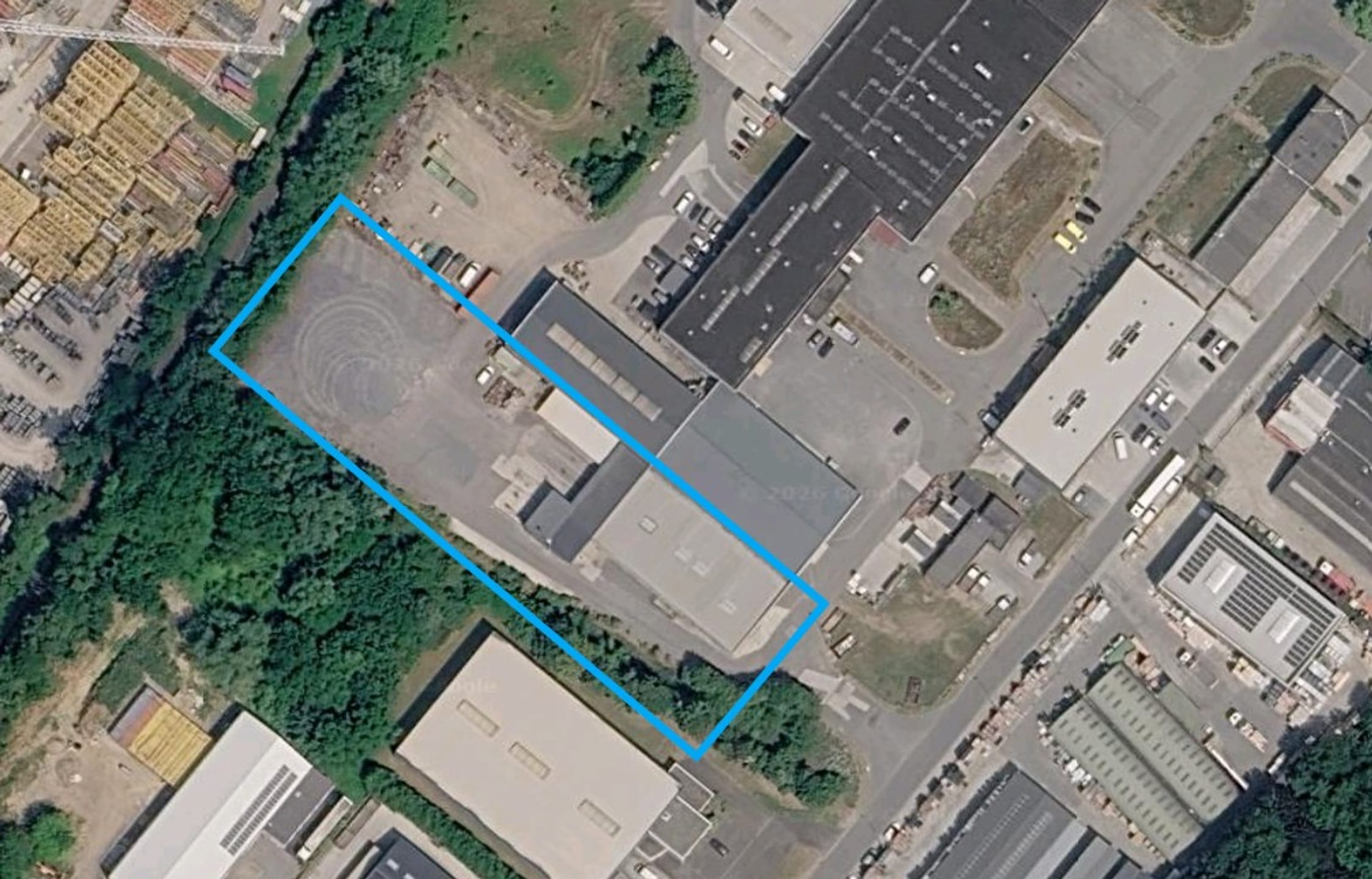 Entrepôt de +/- 800 m² avec terrain de +/- 1.500 m²
