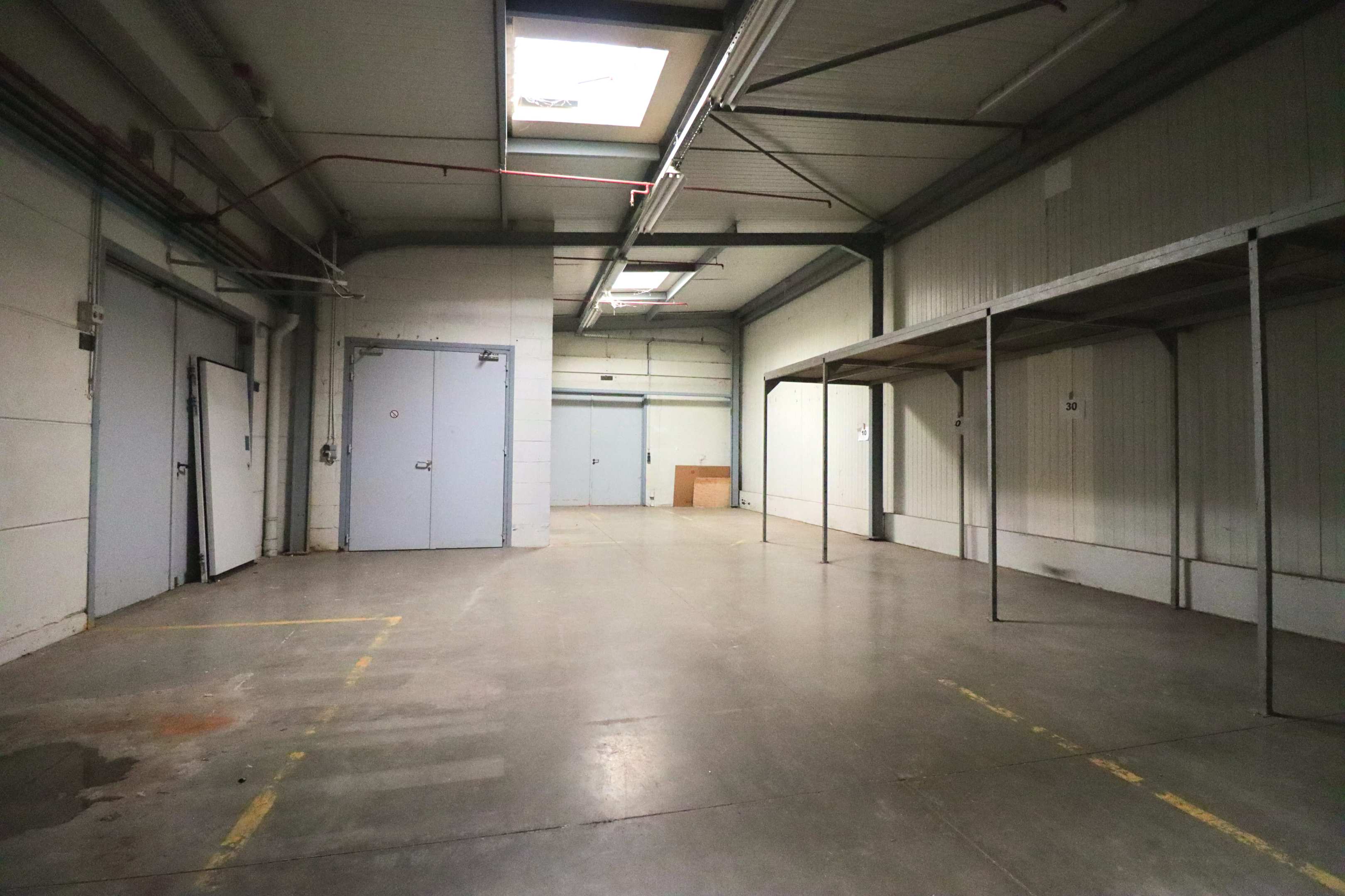 Entrepôt +- 350m²