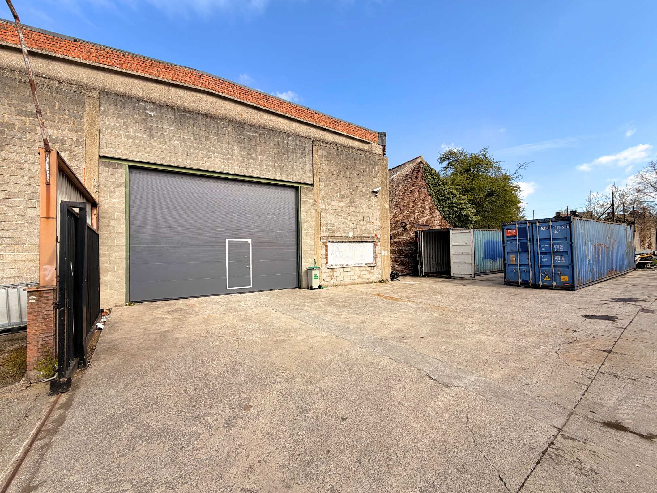 Entrepôt de +/- 855 m²