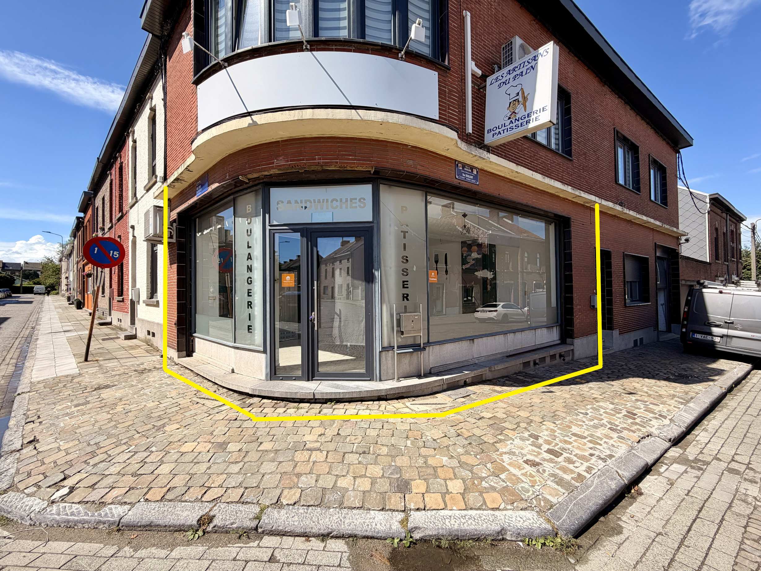 Commerce avec belle vitrine